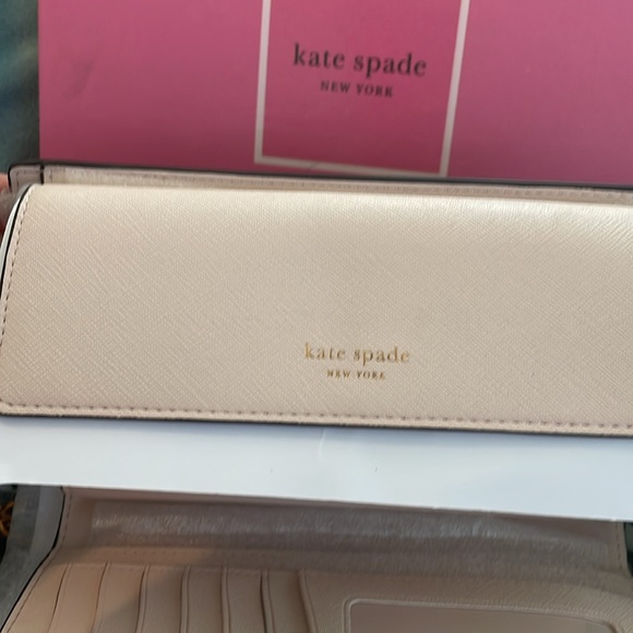 NWTs Kate Spade wallet. Halo white. Bouquet toss em. Gold accents. Super pretty - Picture 5 of 8